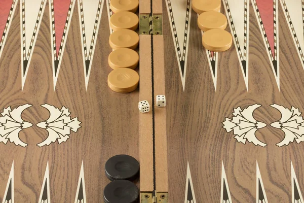 Detail Van Een Backgammon Spel Met Twee Dobbelstenen Close — Stockfoto