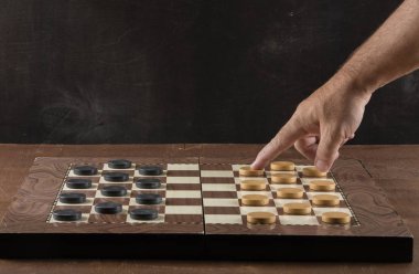 dama dama ile. bir oyun için oyun alanı üzerinde oyun concept.board game.hobby.checkers