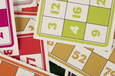 Loto bingo tombala oyun eğlence yeşil zemin üzerine kumar