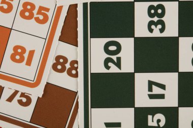 Loto bingo tombala oyun eğlence yeşil zemin üzerine kumar