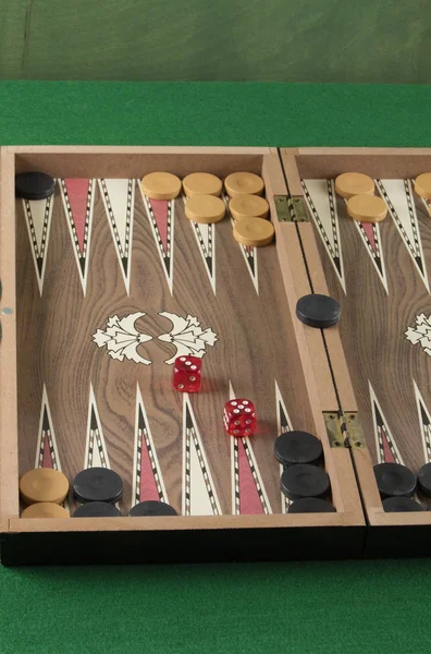 ayrıntı ile iki zar tavla oyunun yakın çekim