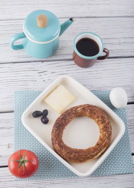 çay ve simit ile geleneksel Türk kahvaltı