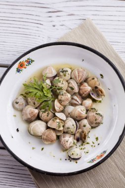 istiridye yeşil maydanoz ile çok eski plaka