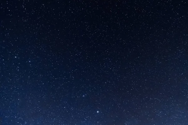 Dlouhá Noční Fotka Jasných Hvězd Spousta Hvězd Souhvězdími Daleko Města — Stock fotografie