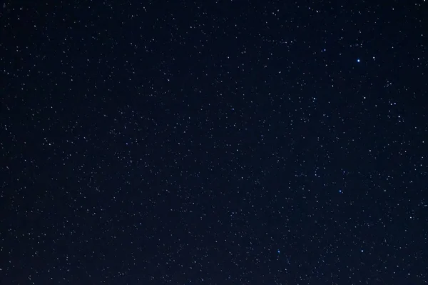 Langzeitbelichtungsnachtfoto Eines Hellen Sterns Viele Sterne Mit Sternbildern Weit Weg — Stockfoto