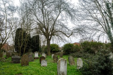 İngiltere'de mezarlığa çeşitli mezarlar görünümünü