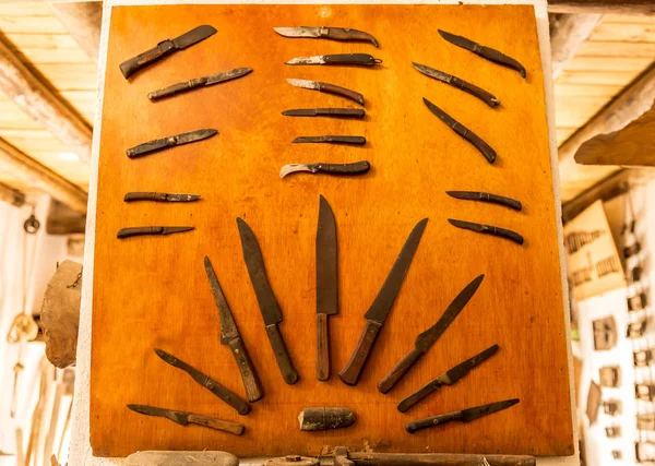 Conjunto de muchos cuchillos y cuchillos — Foto de Stock