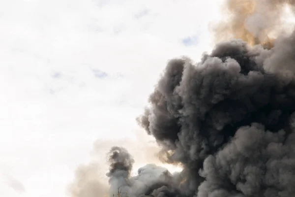 Kirletici ve çok yoğun duman — Stok fotoğraf