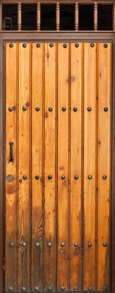 Vecchia e rustica porta in legno — Foto Stock