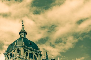 Madrid, İspanya Almudena Katedrali kuleye bakış