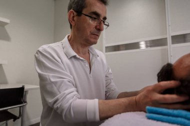 Onun hasta tedavi odaklı bir terapist