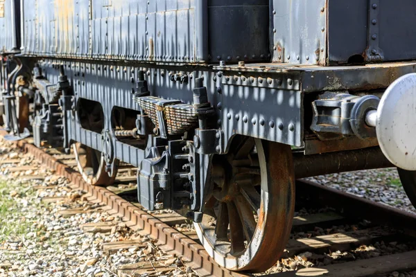Parte trasera de un viejo tren oxidado — Foto de Stock