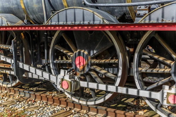 Tres ruedas de una locomotora — Foto de Stock