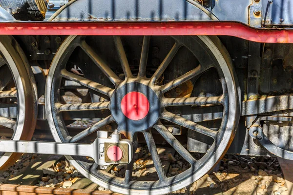 Vista de una rueda de una locomotora — Foto de Stock