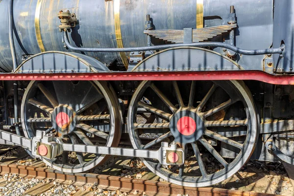 Parte baja de una locomotora vieja — Foto de Stock