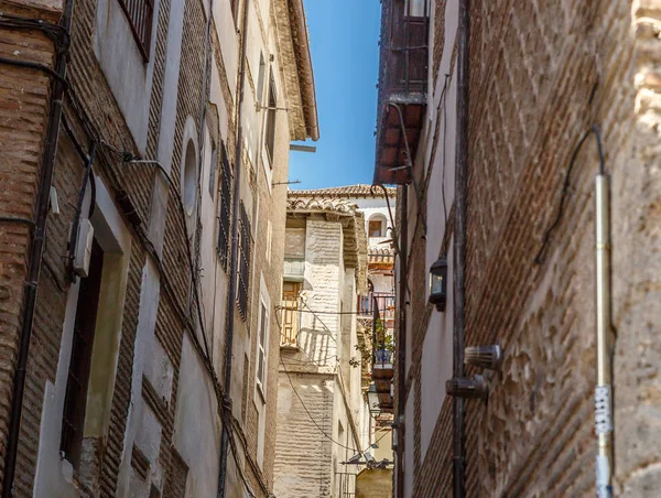 Güney İspanya bir şehirde güzel bir eski sokak görünümü