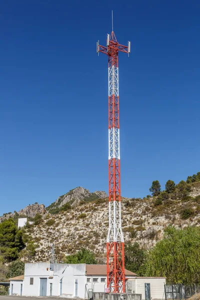 Huge communications antenna on a sunny day — Stock Photo, Image