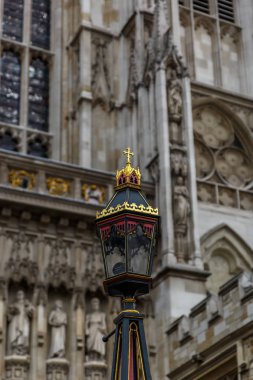 Westminster Abbey, Milano girişinde güzel sokak lambası