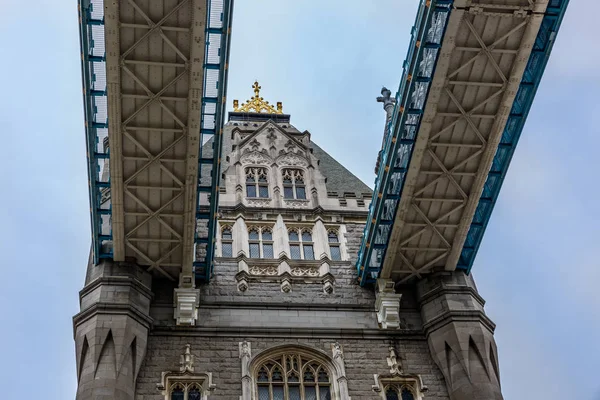 Ein Detail der Tower Bridge, London — Stockfoto