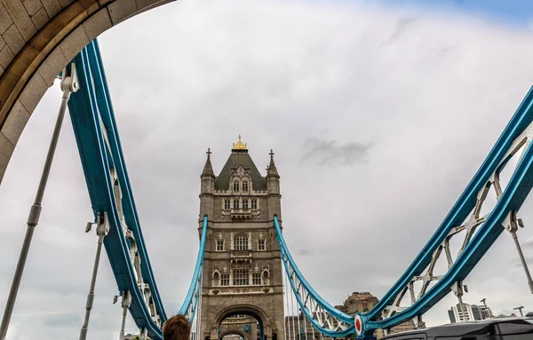 Tower Bridge w pochmurny dzień, Londyn — Zdjęcie stockowe