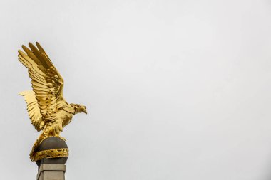 Altın Kartal, Kraliyet Hava Kuvvetleri anıt parçası ön plan