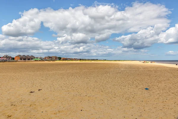 Paisaje de la hermosa y tranquila playa de Great Yarmouth y — Foto de Stock