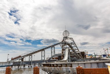 Merkezlere çocuklar ve yetişkinler için su parkı
