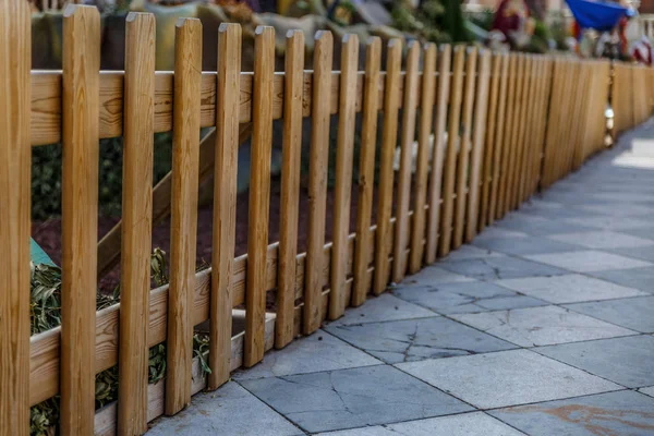 Valla de madera que rodea un pesebre —  Fotos de Stock