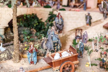 Doğum zamanı bazı tipik karakterleri ile beşik 