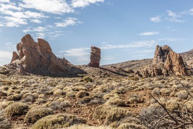 Kayaların volkanik lav tarafından kurulan muhteşem görünümü