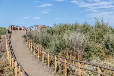 Bu insanlar tırmanmak yüzden etrafa için rustik yolu