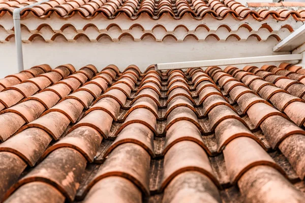 Turuncu döşeme tipik çatı — Stok fotoğraf