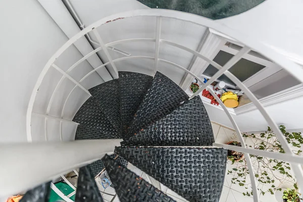 Spiral staircase in an interior courtyard — Stock Photo, Image