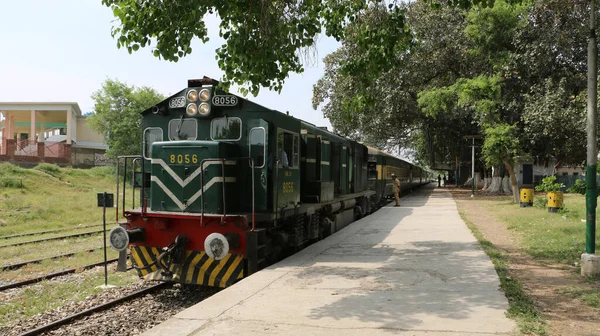 Гаріпур Пакістан Вересень 2019 Пакистанська Залізниця Поїзд Пасажирів Залізничному Вокзалі — стокове фото