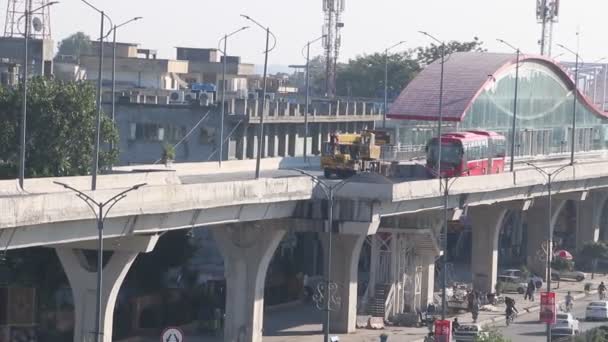 Rawalpindi Pakistán Jan 2019 Metro Bus Que Rawalpindi Islamabad Través — Vídeo de stock