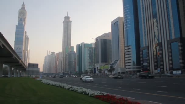 ドバイ アラブ首長国連邦 エイプリル社2013年3月 アラブ首長国連邦ドバイで最も忙しい道路の1つ シェイク ザイード ロードの一般的な見解 — ストック動画