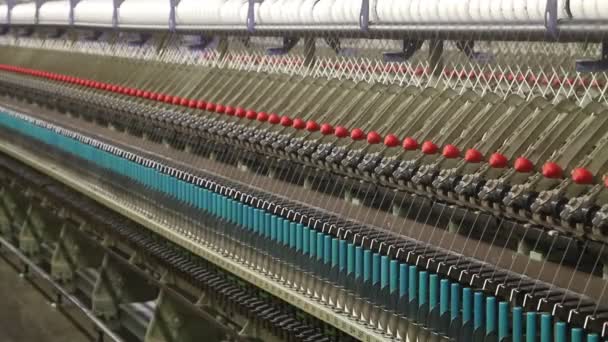 Nieuwste Machines Een Moderne Textielfabriek — Stockvideo