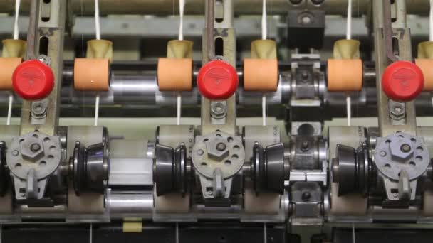 Neueste Maschinen Einer Modernen Textilfabrik — Stockvideo