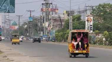 GUJRANWALA, PAKISTAN - 14 Eylül 2016 - GT Road Gujranwala, Gujranwala 'da yoğun trafik