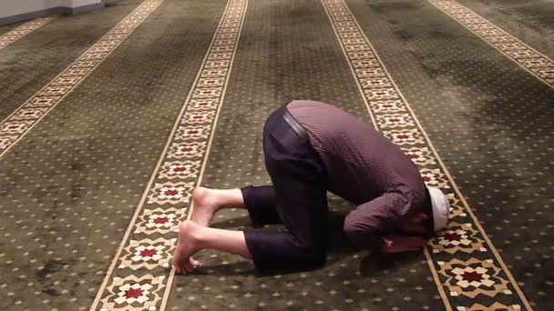 Muslim Betet Einer Moschee — Stockvideo