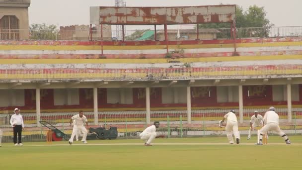 Sialkot Pakistan Oktober Batsman Speelt Slag Maakt Runs Tijdens Quaid — Stockvideo