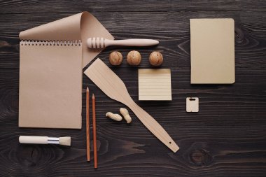 Ekolojik malzemeler kullanılarak yemek hazırlığı