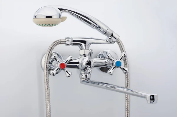 Кран для воды, кран для ванной комнаты — стоковое фото