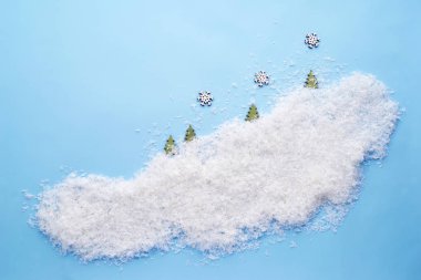Üstten Görünüm. Dekor mavi bir arka plan üzerinde kış tatilleri için