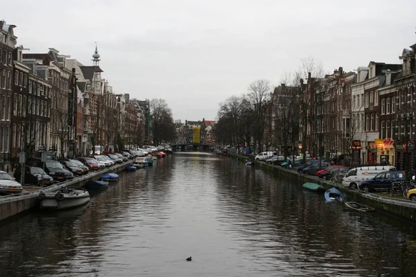 旧ヨーロッパの都市、アムステルダム、ロッテルダム、ハーグ、クリスマス前、古い通り — ストック写真