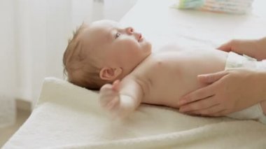 Şirin Bebek bezli tablo değiştirilmesi hakkında yalan Dolly atış