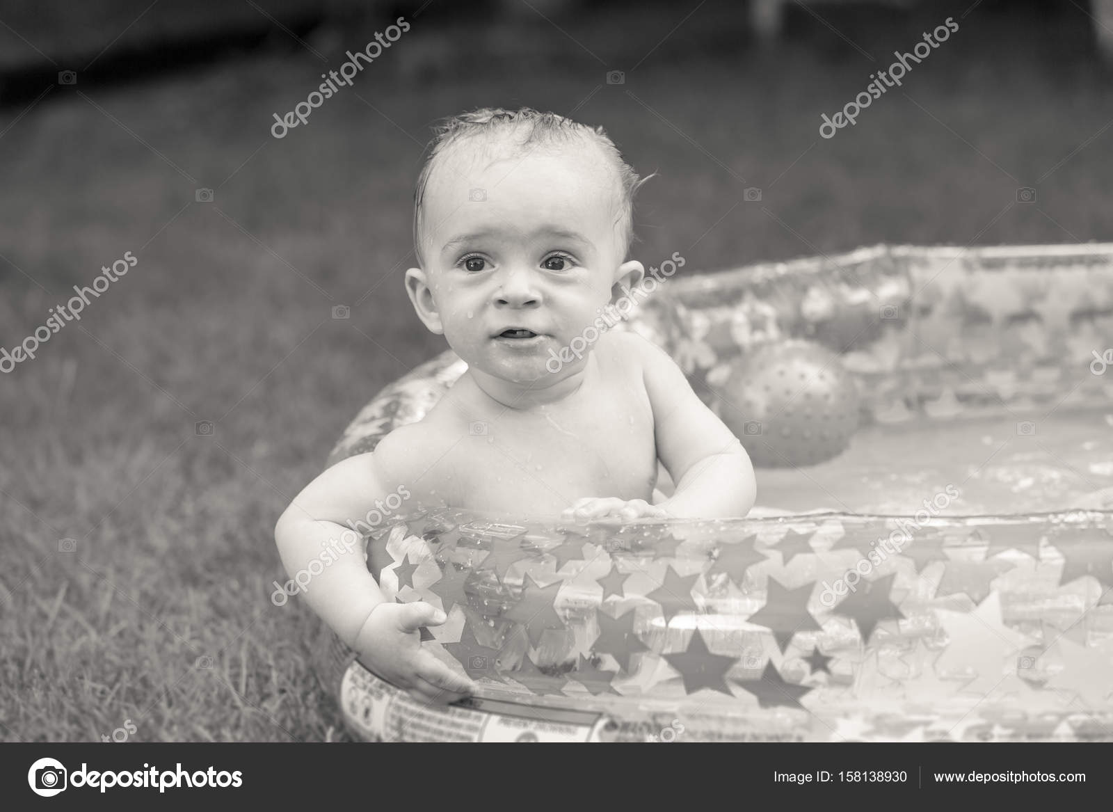 Noir Et Blanc Portrait De Bebe Garcon Adorable Nager Dans L In Image Libre De Droit Par Kryzhov C Noir Et Blanc Portrait De Bebe Garcon Adorable Nager Dans L In Image Libre De Droit Par Kryzhov C