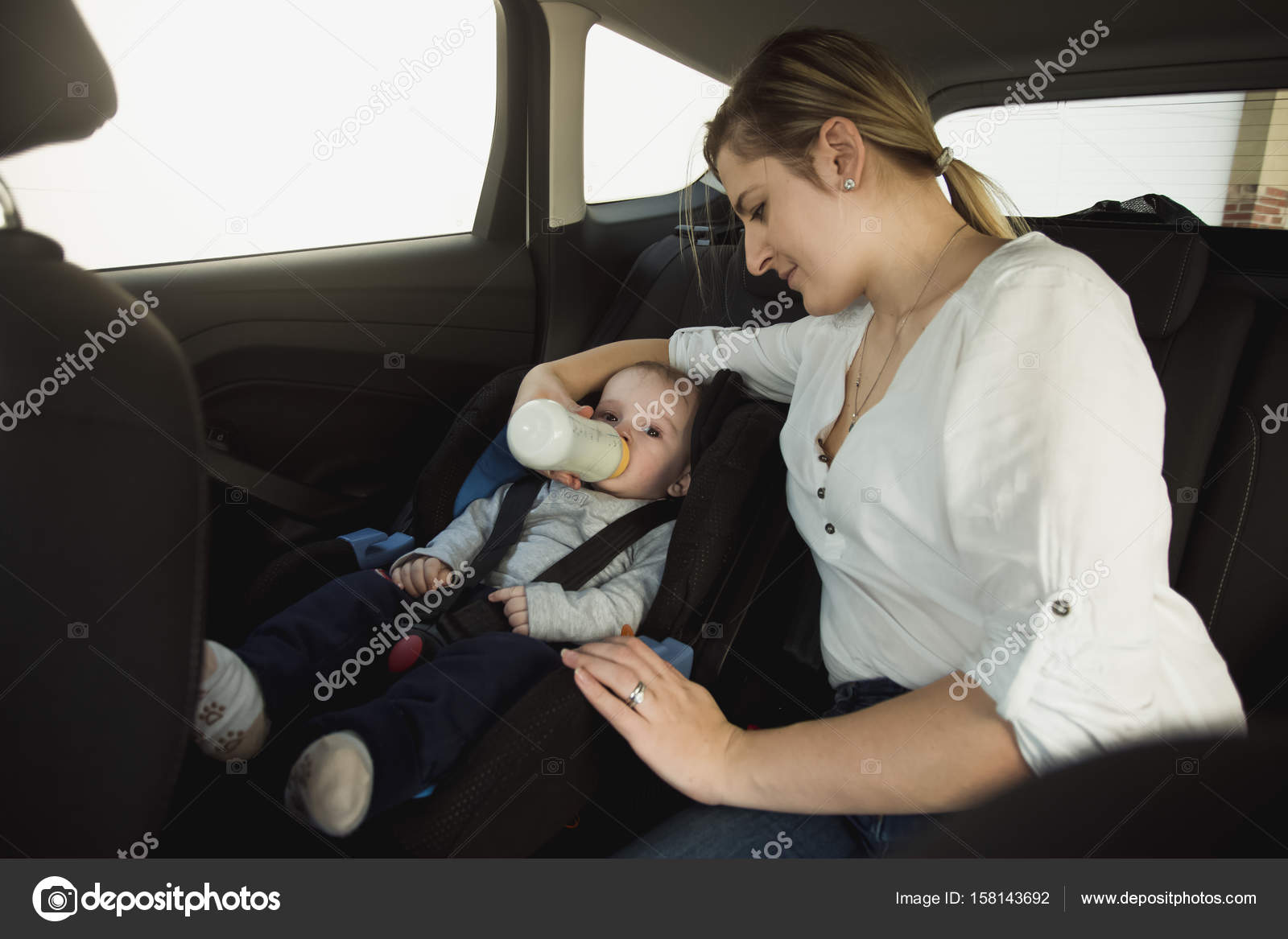 feeding baby in car