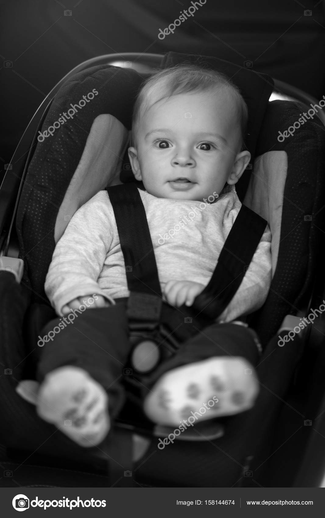 Portrait Noir Et Blanc De Bebe Garcon Mignon Assis Dans La Securite De La Voiture Image Libre De Droit Par Kryzhov C Portrait Noir Et Blanc De Bebe Garcon Mignon Assis Dans La Securite De La Voiture Image Libre De Droit Par Kryzhov C