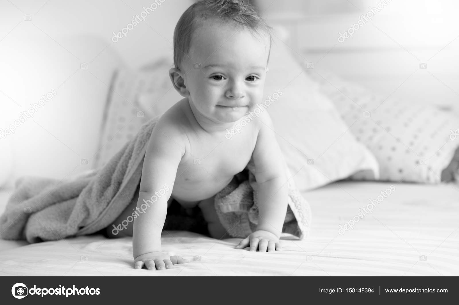 Image Noir Et Blanc De 9 Mois Beau Petit Garcon Sous T Photographie Kryzhov C